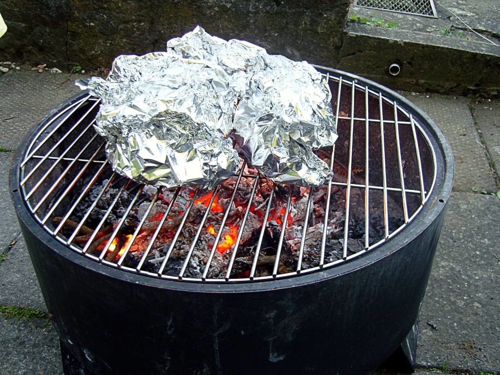 Folienkartoffeln auf der Barbecook Trendy Feuerschale