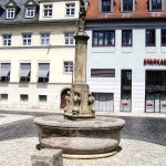 Der Delphinbrunnen am Teichplatz in Weimar