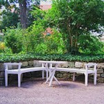 Gemütliche Sitzecken im Garten des Kirms-Krackow-Haus