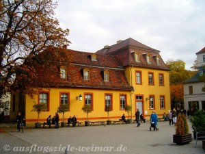 Das Wittumspalais vom Theaterplatz in Weimar aus gesehen